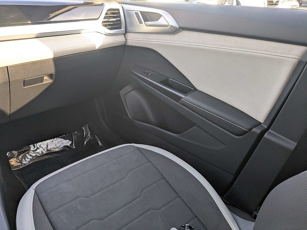 2025 Volkswagen Taos SE - Photo 17