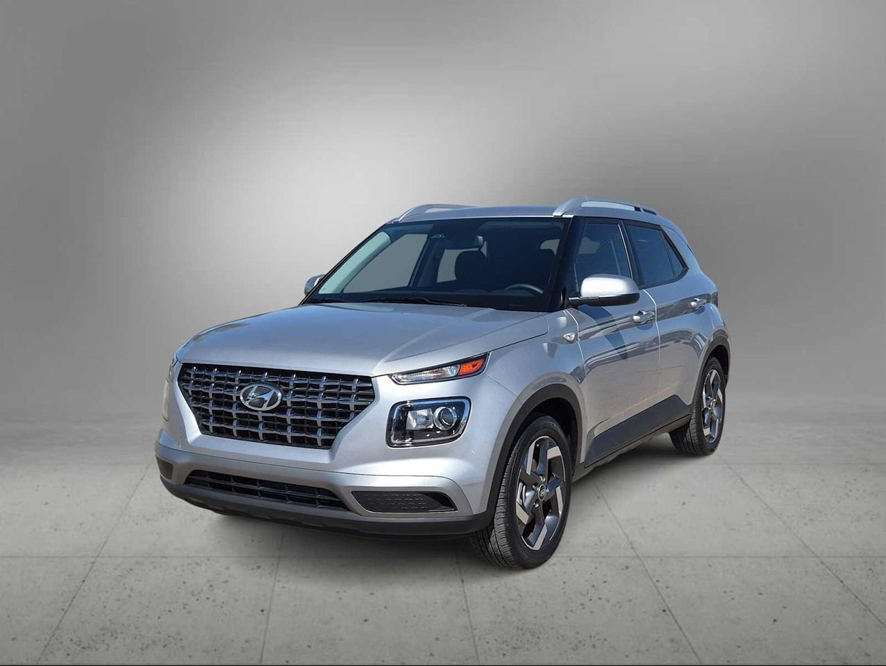 New 2026 Shimmering Silver Hyundai SEL image 4