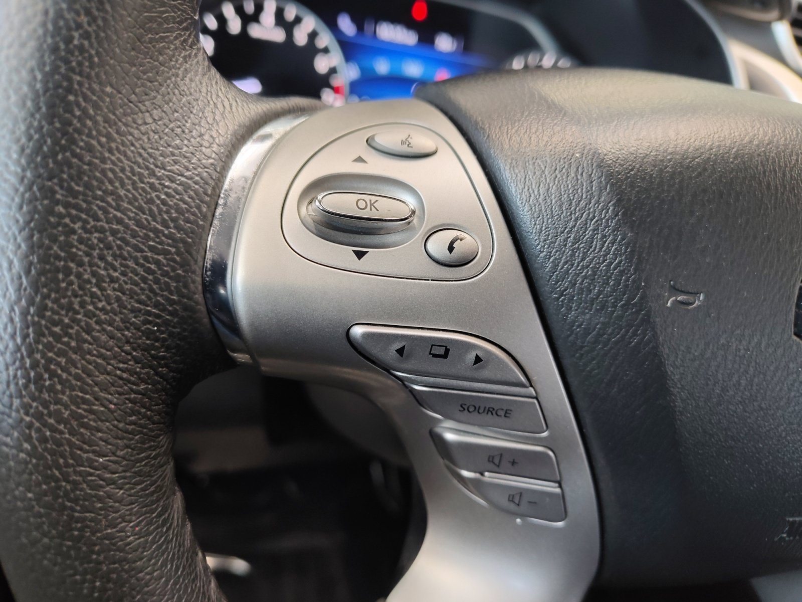 Used 2017 Gun Metallic Nissan SL image 18