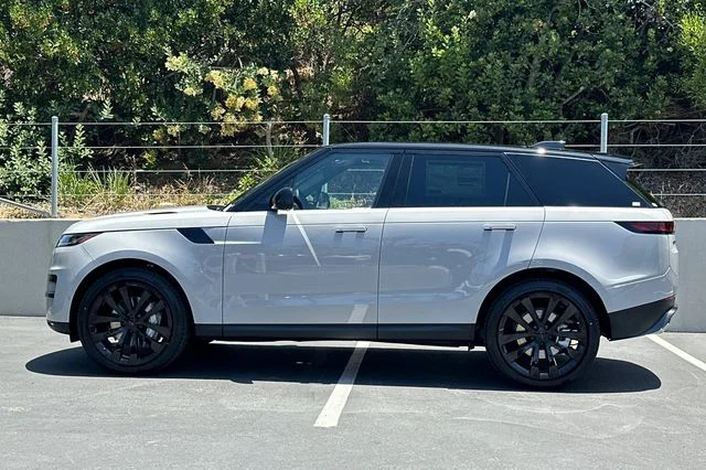 New 2026 Borasco Grey Land Rover SE image 2