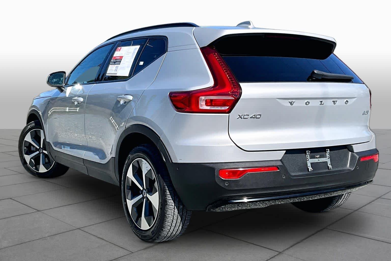 Used 2023 Silver Dawn Metallic Volvo Plus Dark Theme image 12