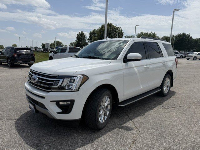 Used 2021 White Metallic Ford XLT image 3