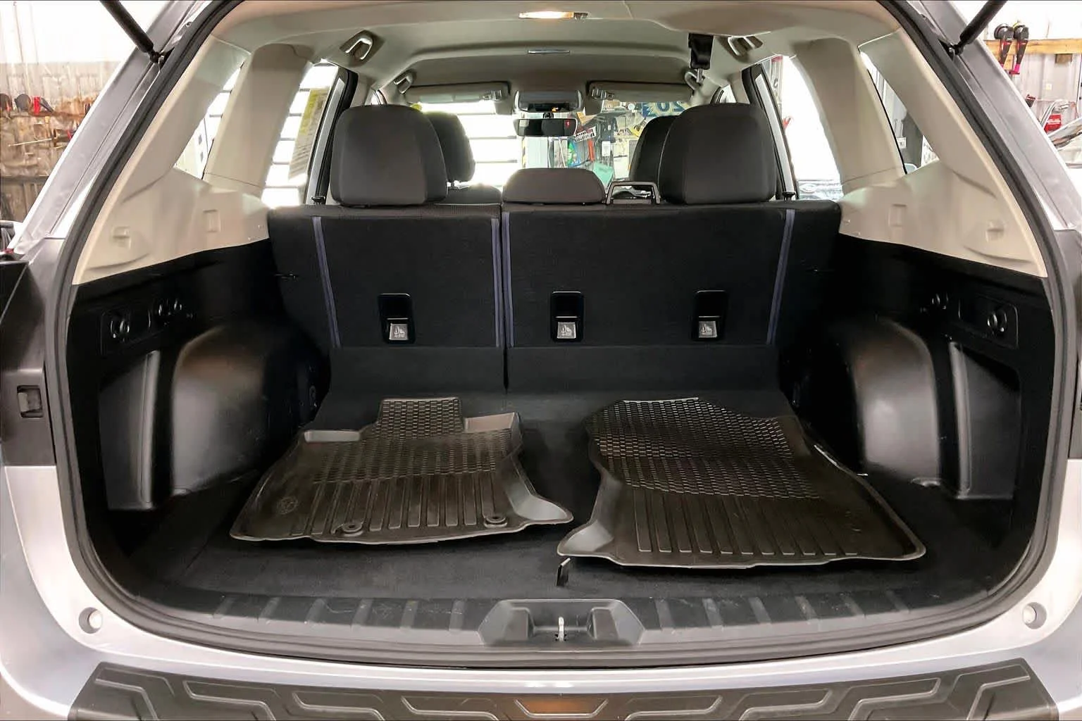 Used 2020 Ice Silver Metallic Subaru  image 33