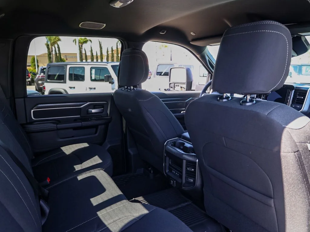New 2026 Diamond Black Crystal Pearl-Coat Exterior Paint RAM Big Horn Night Edition image 15