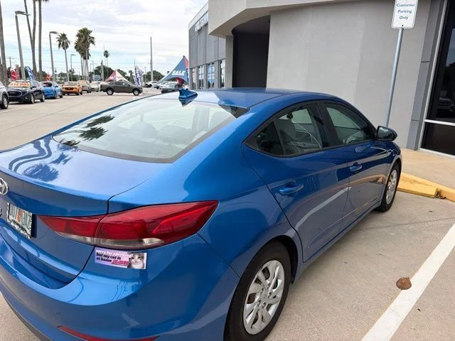 Used 2017 Blue Hyundai SE image 5