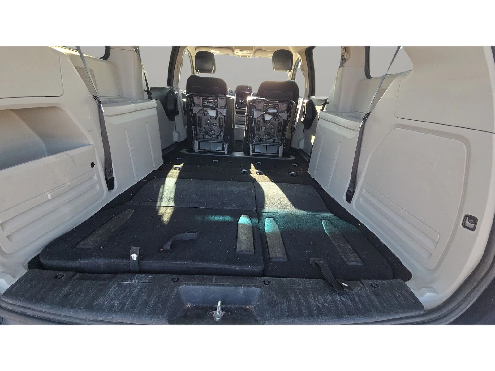 Used 2016 Blue Dodge SE image 21