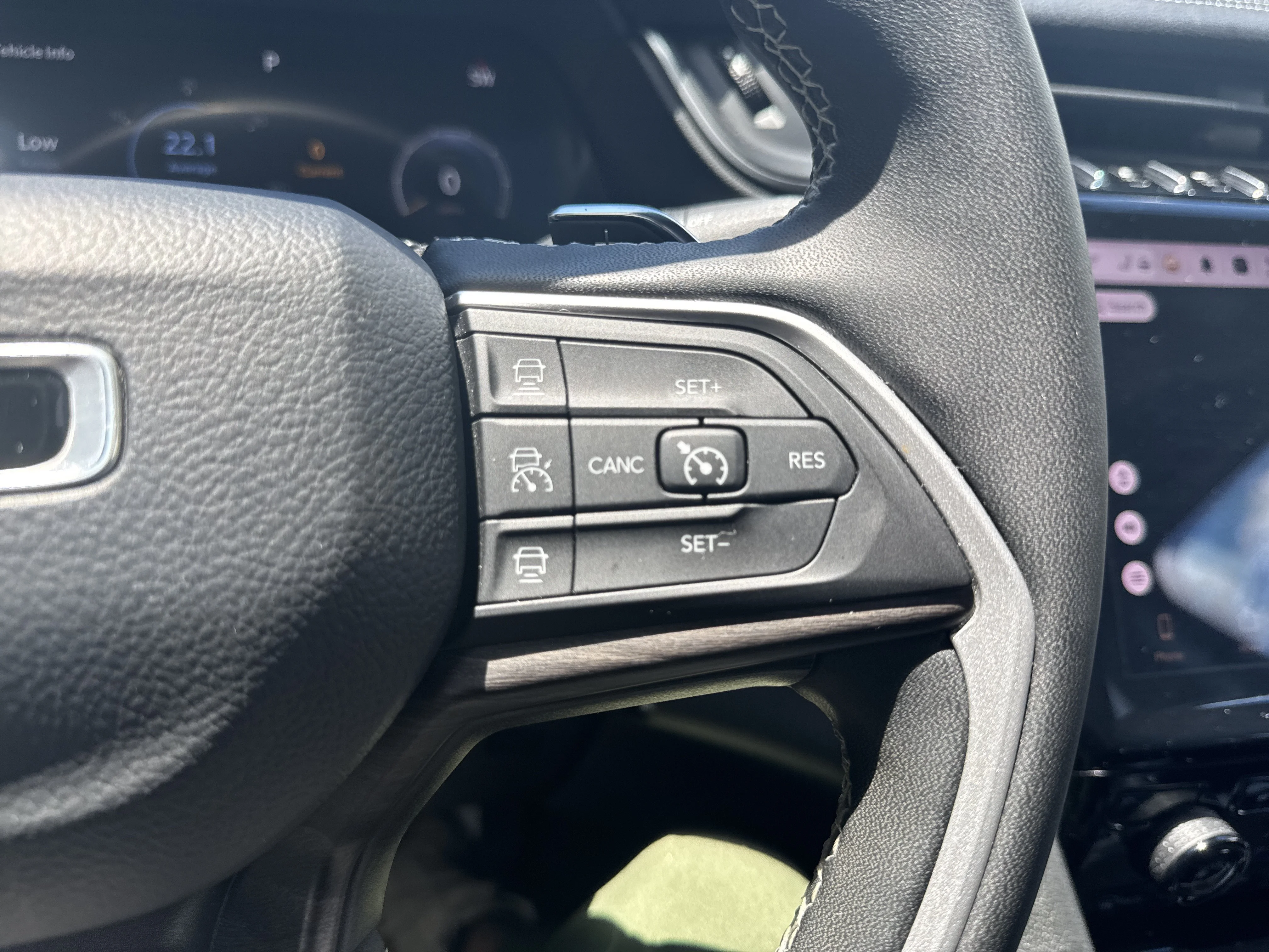 Used 2023 Silver Zynith Jeep Limited image 21