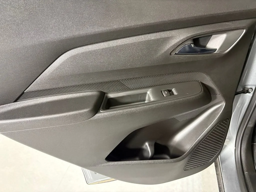 New 2027 Sterling Grey Metallic Chevrolet LT image 38