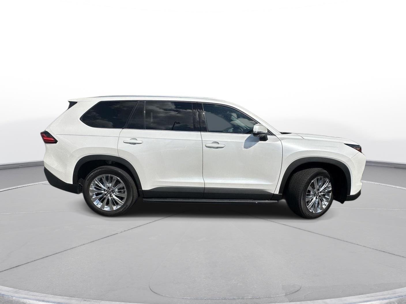 Used 2024 Wind Chill Pearl Toyota Platinum image 5