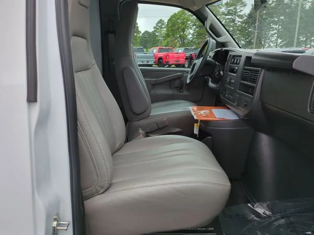 New 2025 Summit White GMC 1WT image 23