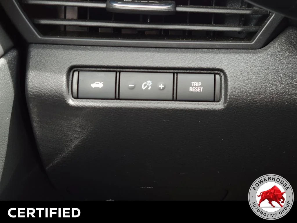 Used 2023 White Nissan 2.5 SR image 26