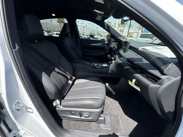 New 2027 White INFINITI LUXE image 30