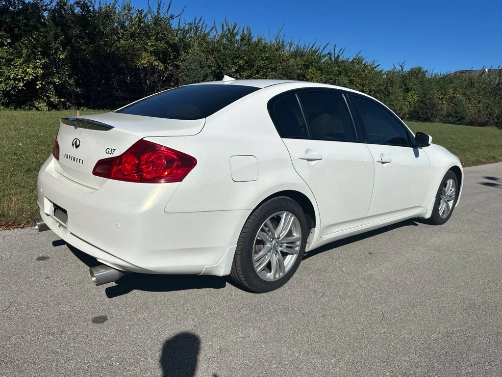 Used 2010 Moonlight White INFINITI Journey image 11