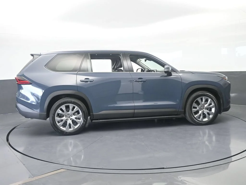 Used 2025 Cloud Toyota Limited image 7