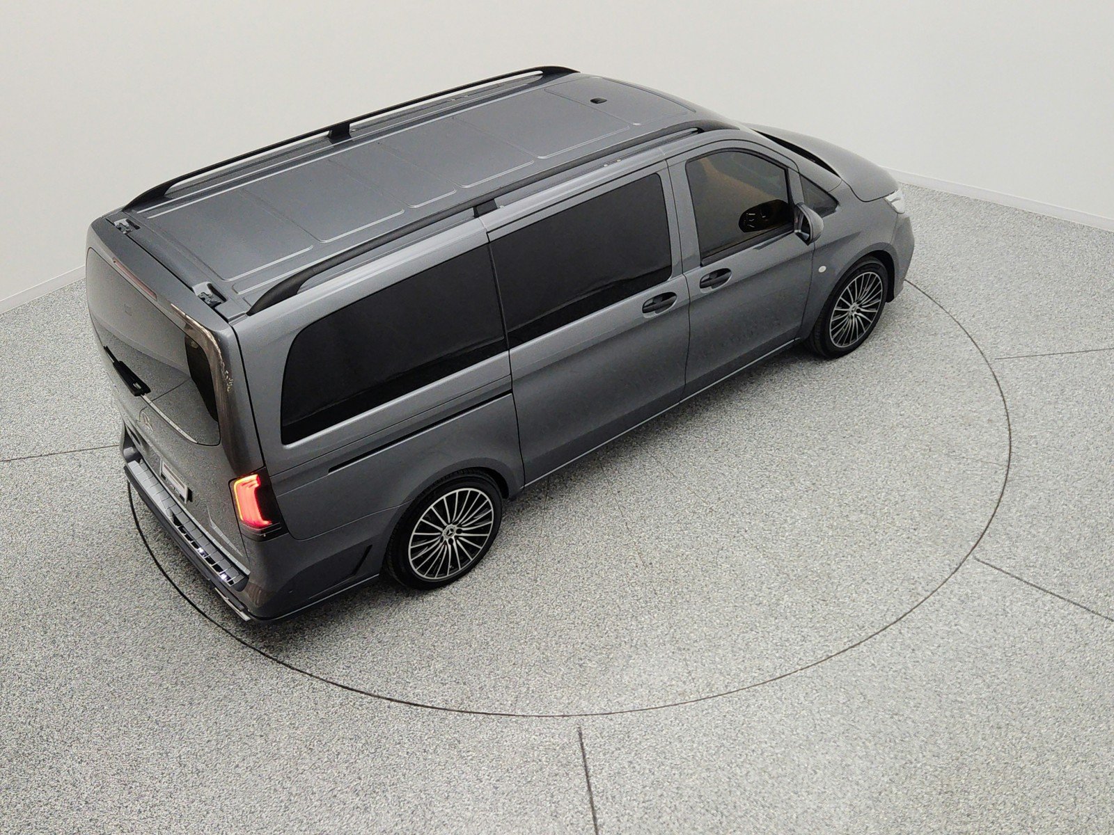Used 2022 Selenite Grey Metallic Mercedes-Benz Standard Roof 126 Wheelbase image 19