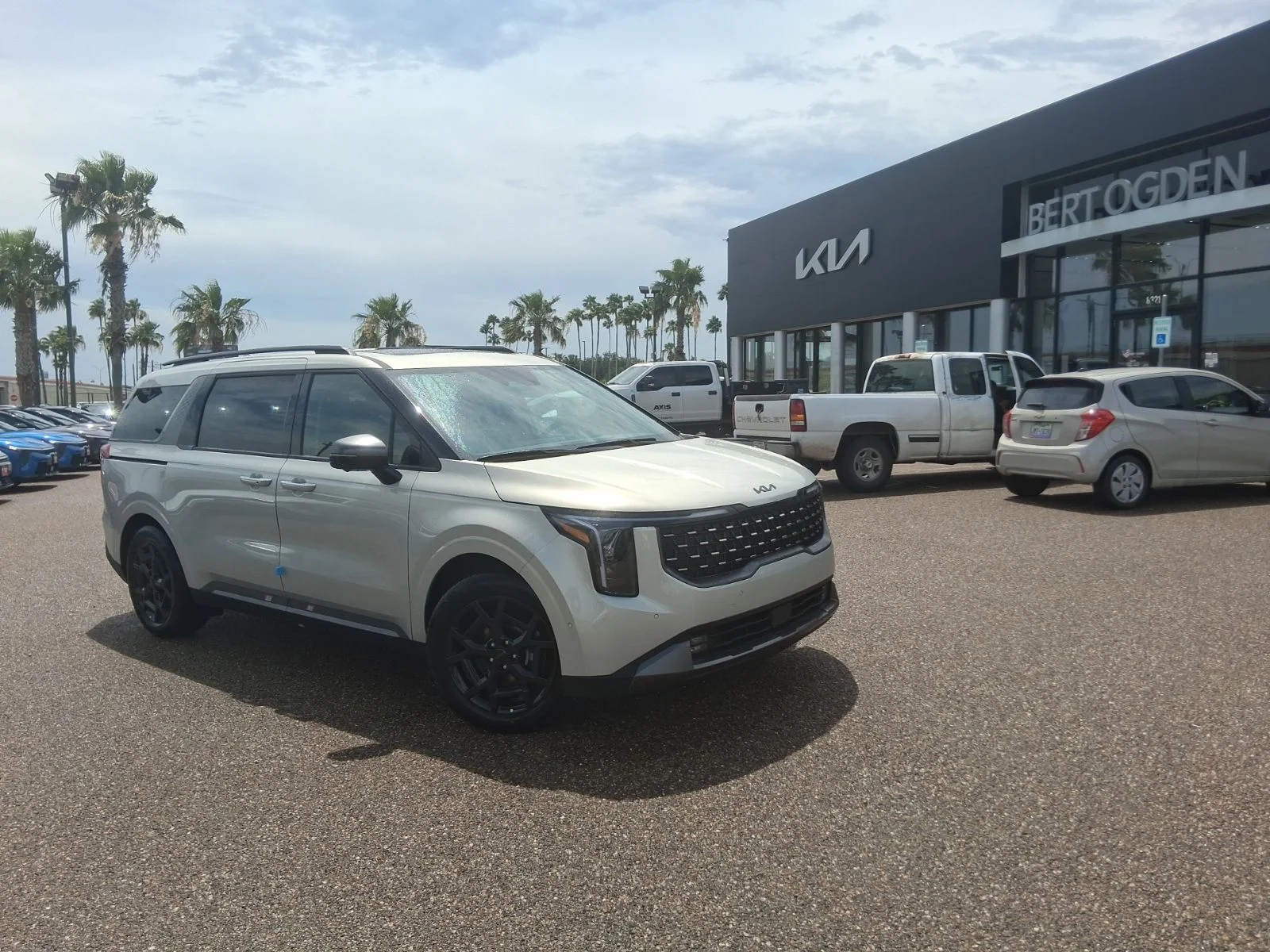 2026 Kia Sedona SX's photo
