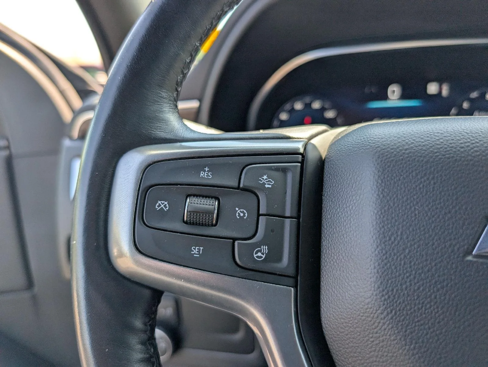 Used 2022 Summit White Chevrolet Z71 image 12