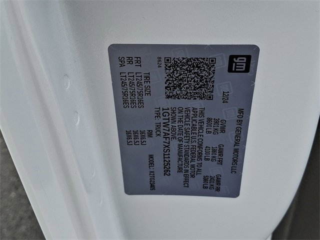 2025 GMC Savana Cargo Work Van - Photo 18