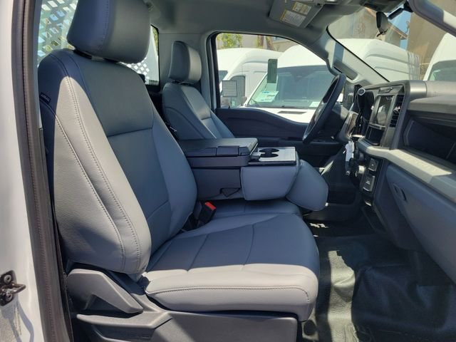 New 2026 Oxford White Ford F-550® XL image 15