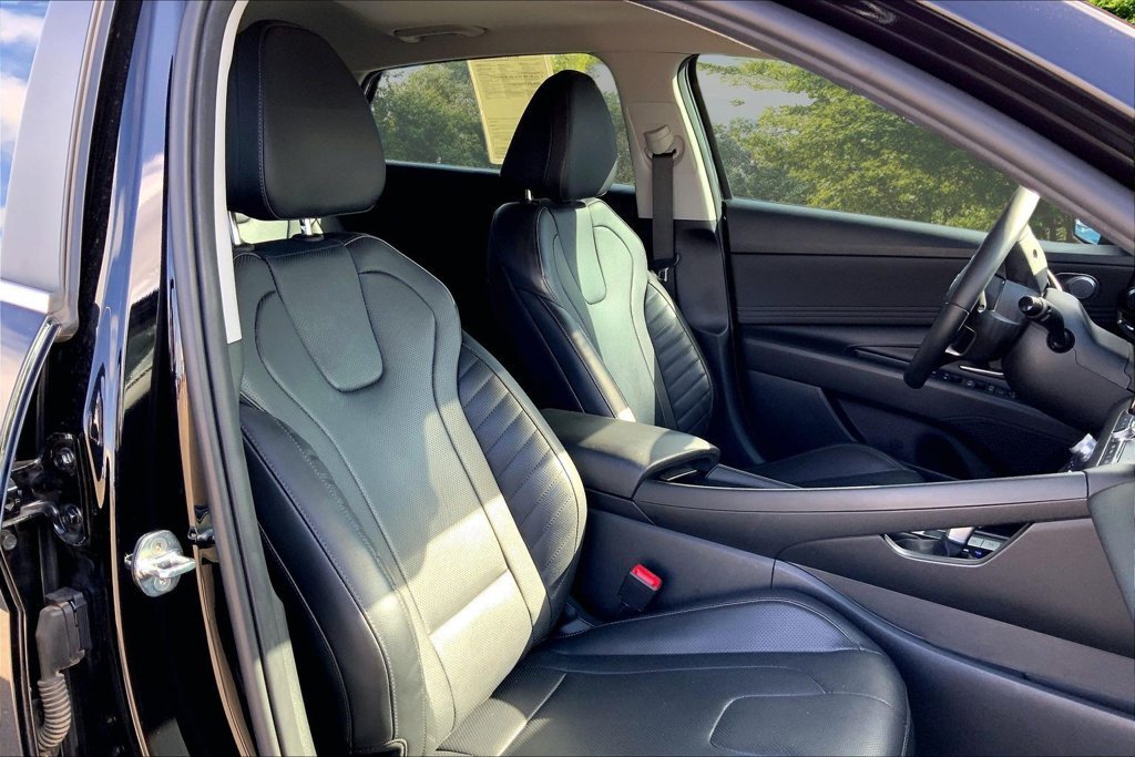 Used 2023 Black Hyundai Limited image 28