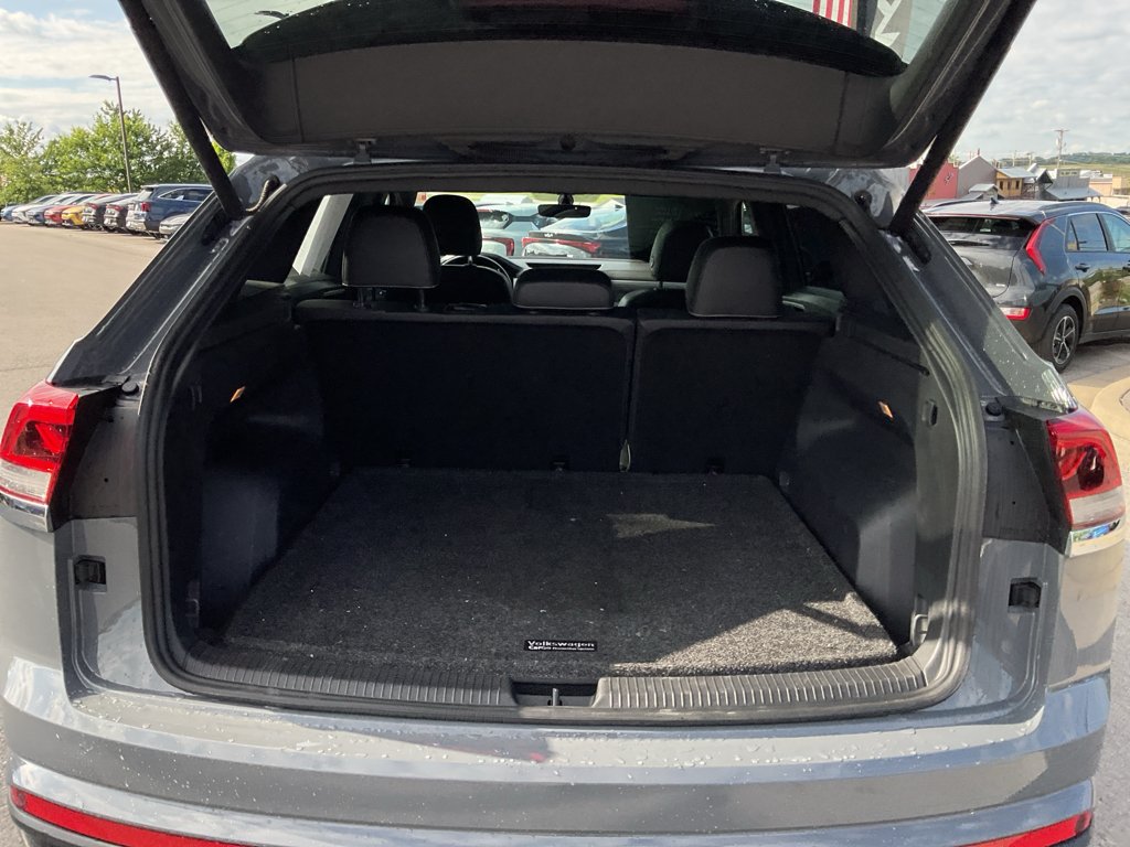 Used 2020 Gray Volkswagen 2.0T SE w/Technology image 17