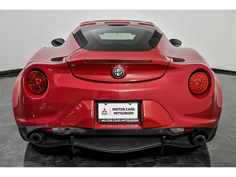 Used 2015 RED Alfa Romeo  image 8