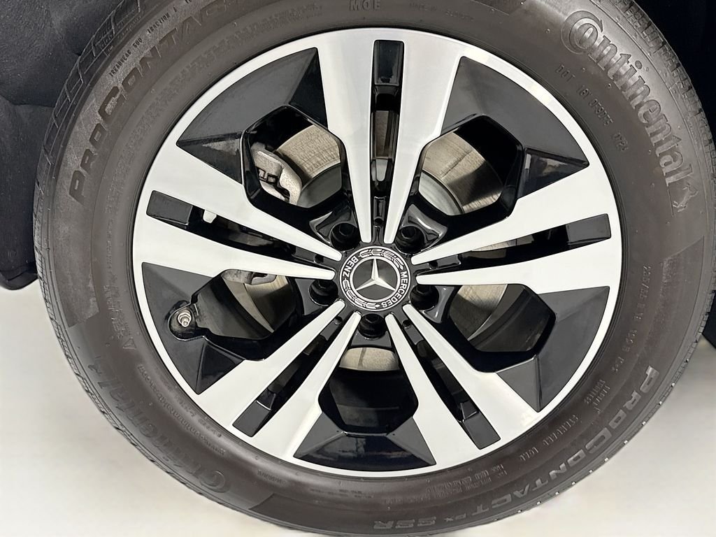 Used 2025 Night Black Mercedes-Benz GLB 250 image 33