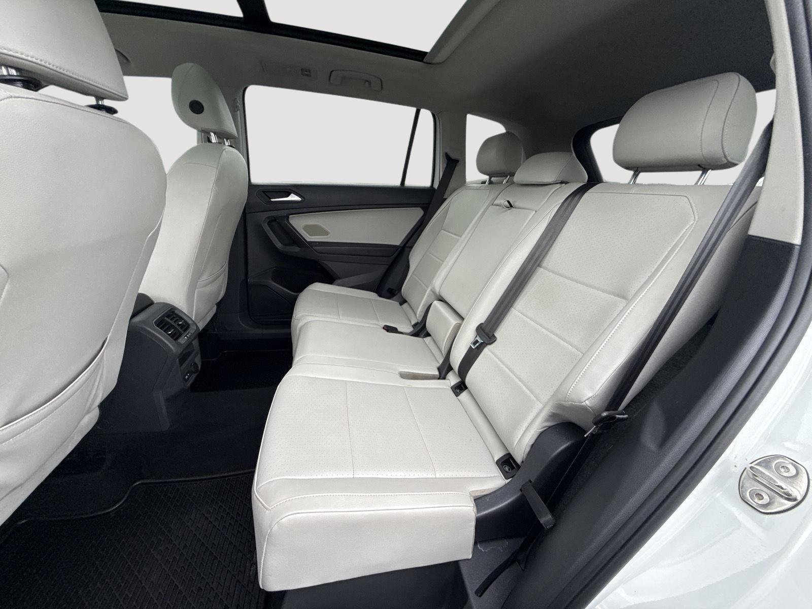 Used 2021 Pure White Volkswagen SE image 27