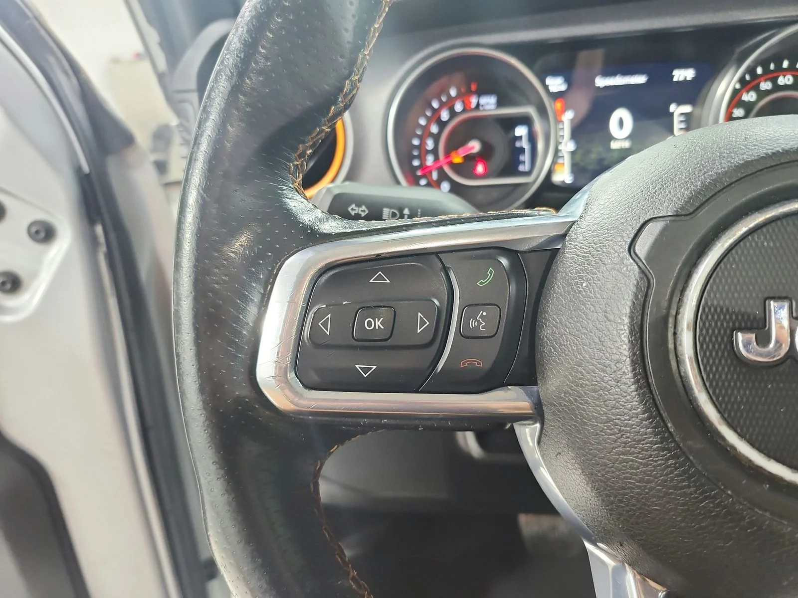 Used 2022 Silver Jeep Mojave image 22