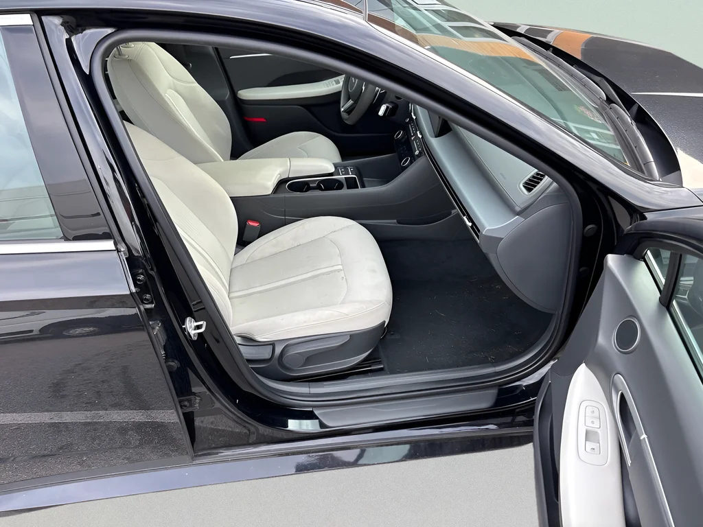 Used 2025 Abyss Black Hyundai SEL image 12