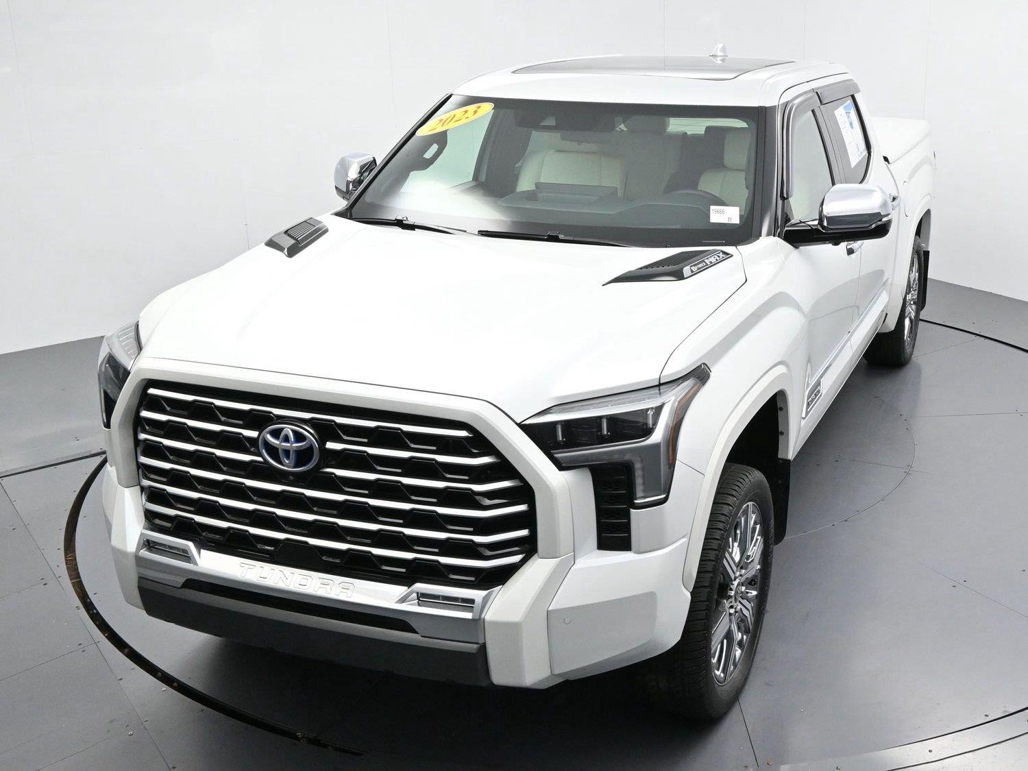 Used 2023 White Toyota Capstone Hybrid image 40