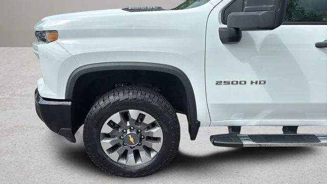 Used 2024 White Chevrolet Custom image 35