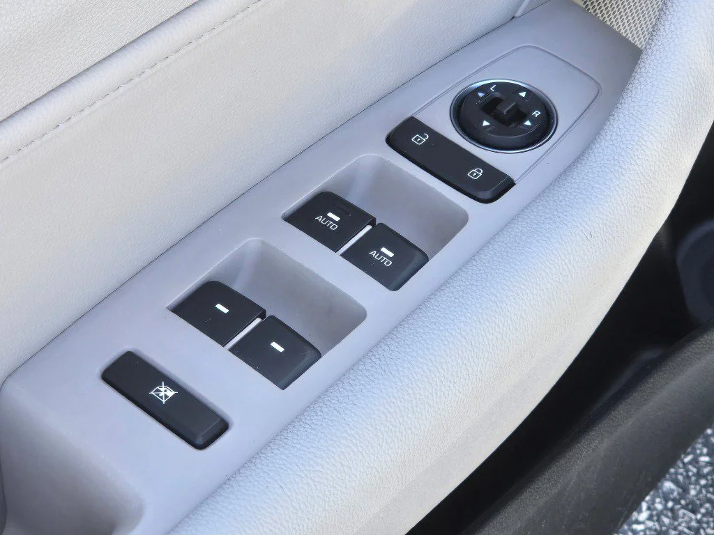 Used 2016 White Hyundai Limited image 17