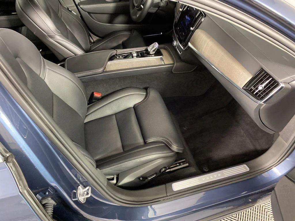 Used 2023 Denim Blue Metallic Volvo Ultimate image 18