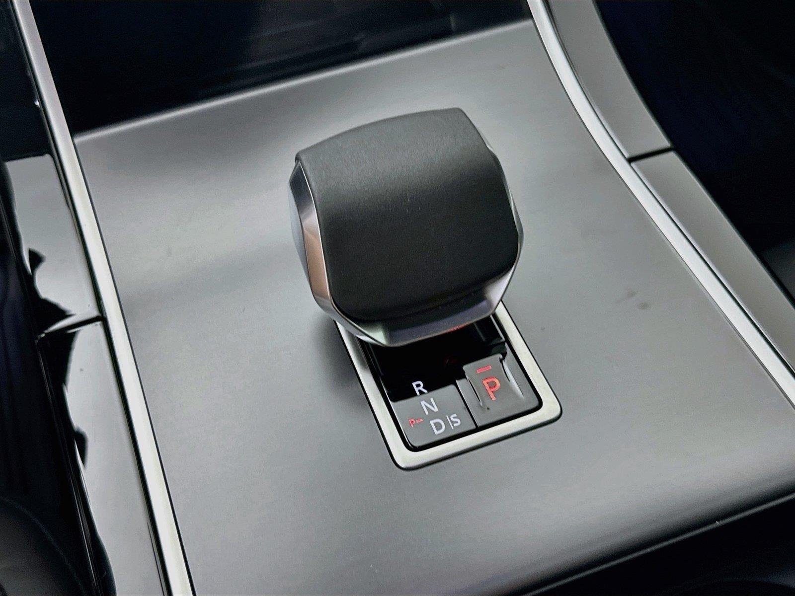 Certified Used 2026 Fuji Whire Land Rover S image 8