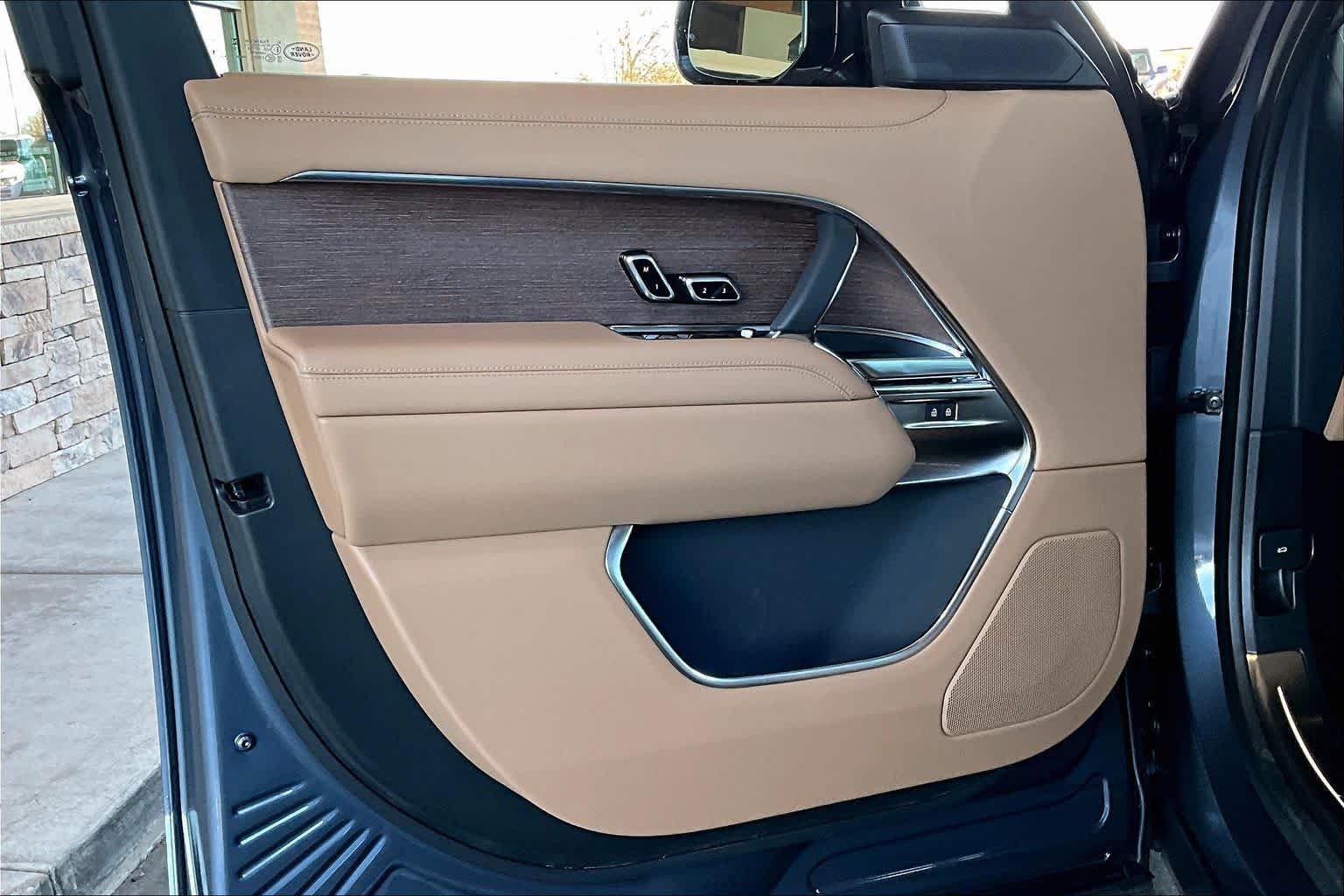 New 2026 Varesine Blue Metallic Land Rover SE image 10