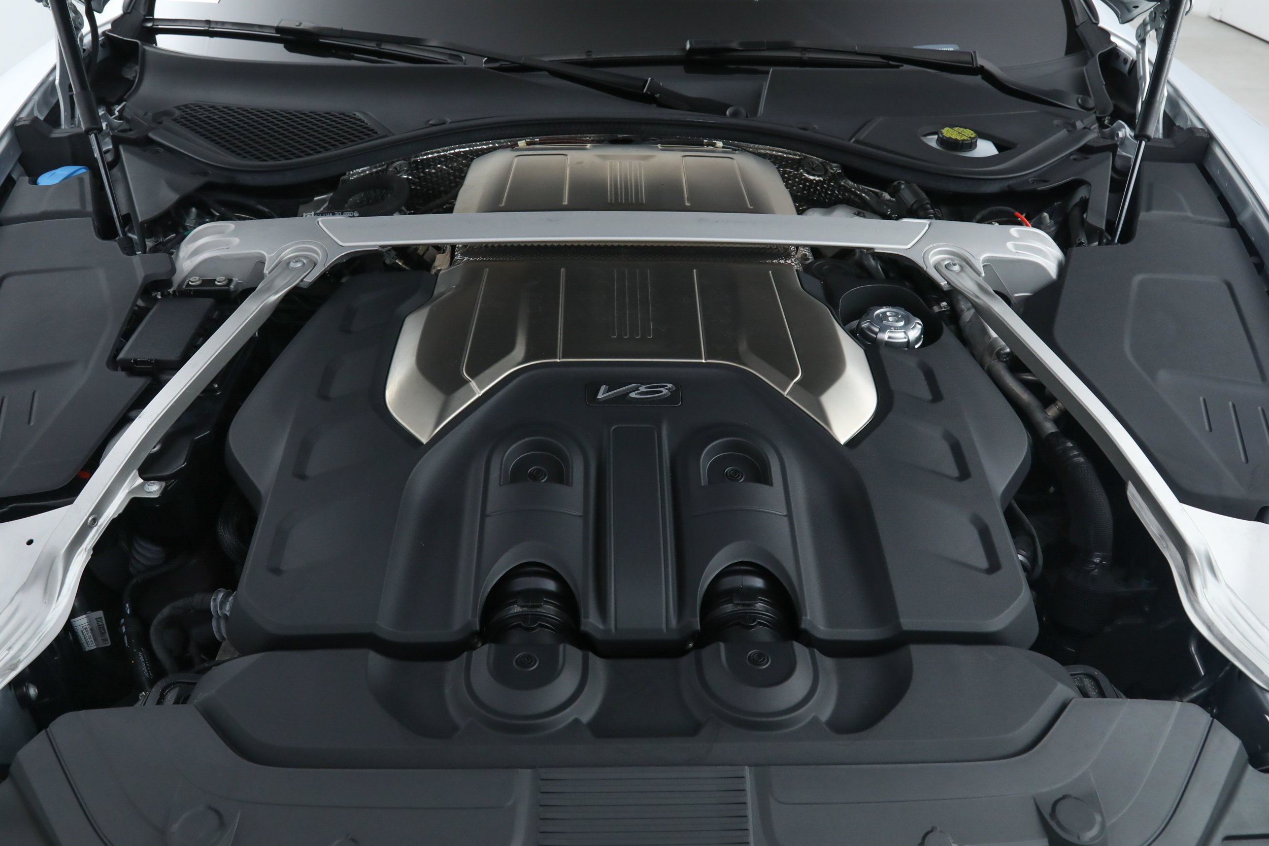 Used 2022 Silver Bentley  image 33