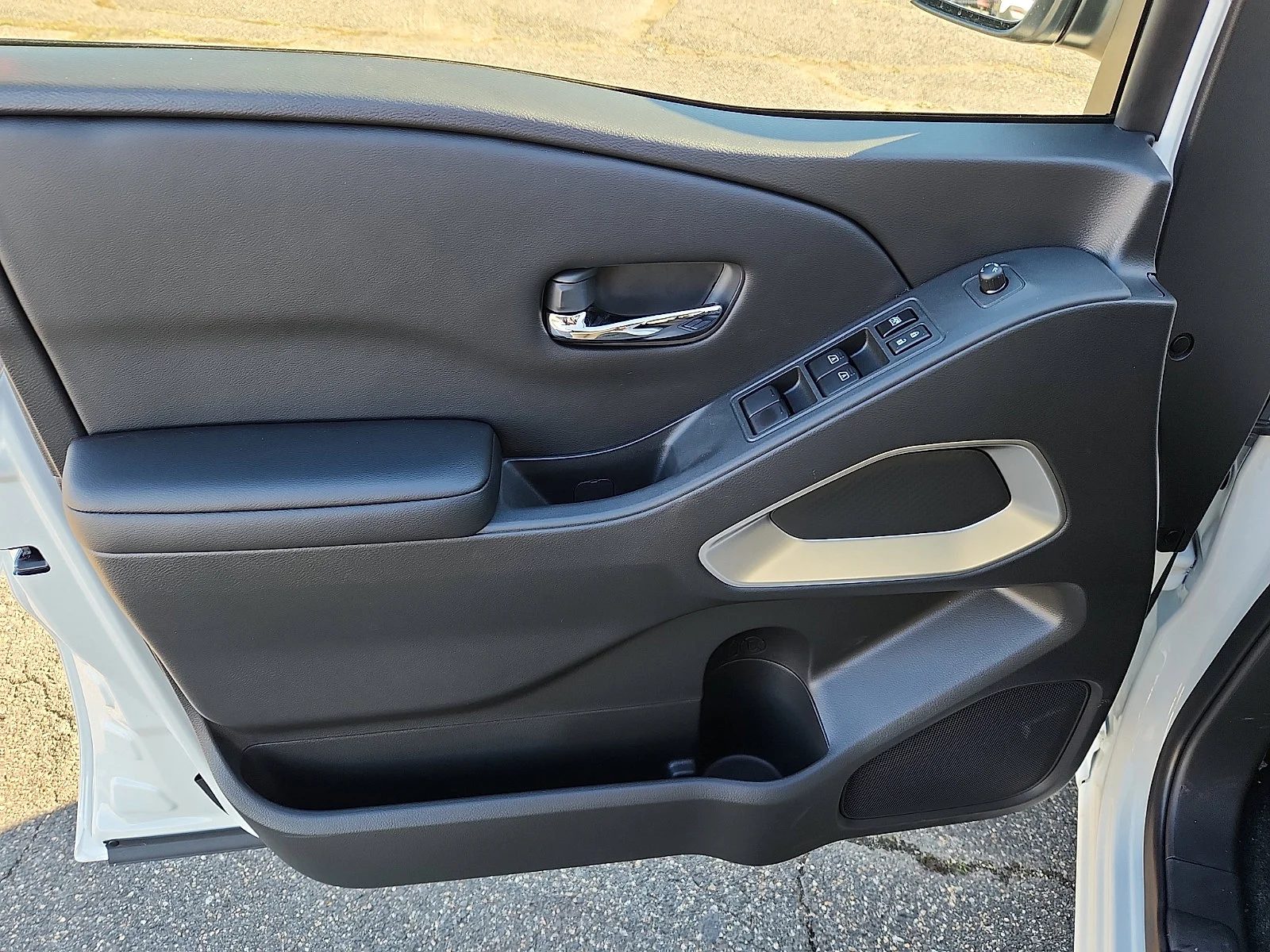 New 2026 Glacier White Nissan Crew Cab SV image 8