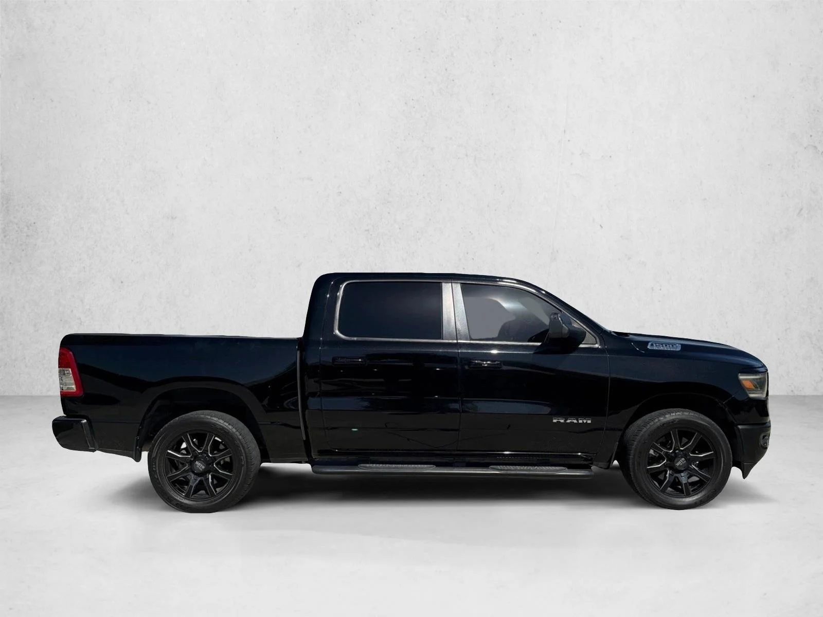 Used 2019 Diamond Black Crystal Pearlcoat RAM Big Horn/Lone Star image 4