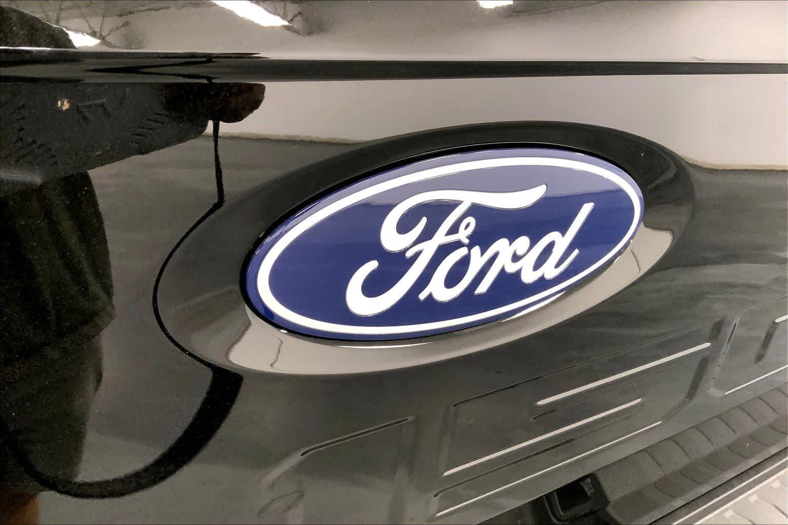 New 2026 Agate Black Metallic Ford XLT image 12