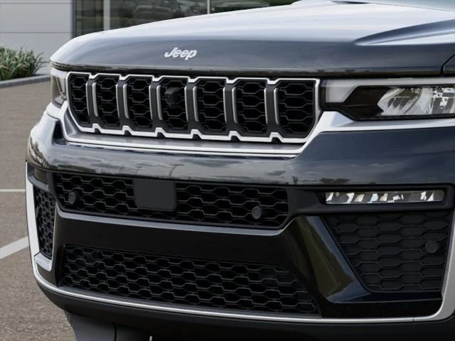 New 2026 Diamond Black Crystal Pearl-Coat Exterior Paint Jeep Limited image 37