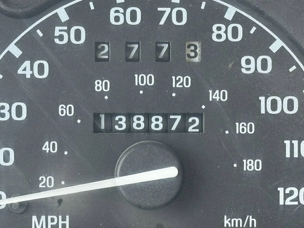 Used 2001 White Ford  image 24