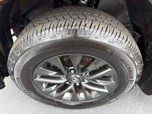 Used 2022  Lexus 460 image 11