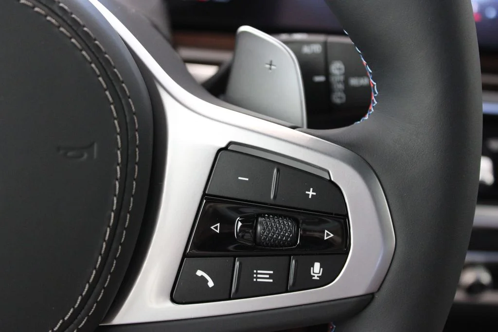 Used 2025 Blue Metallic BMW M60i image 29