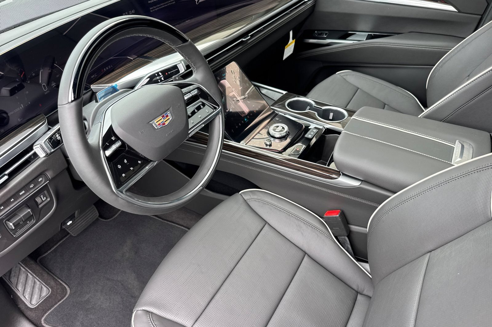 2026 Cadillac Escalade Luxury - Photo 10