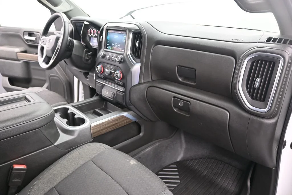 Used 2022 White Chevrolet RST image 29
