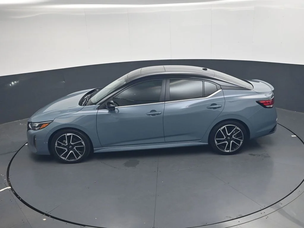 Used 2025 Gray Nissan SR image 40