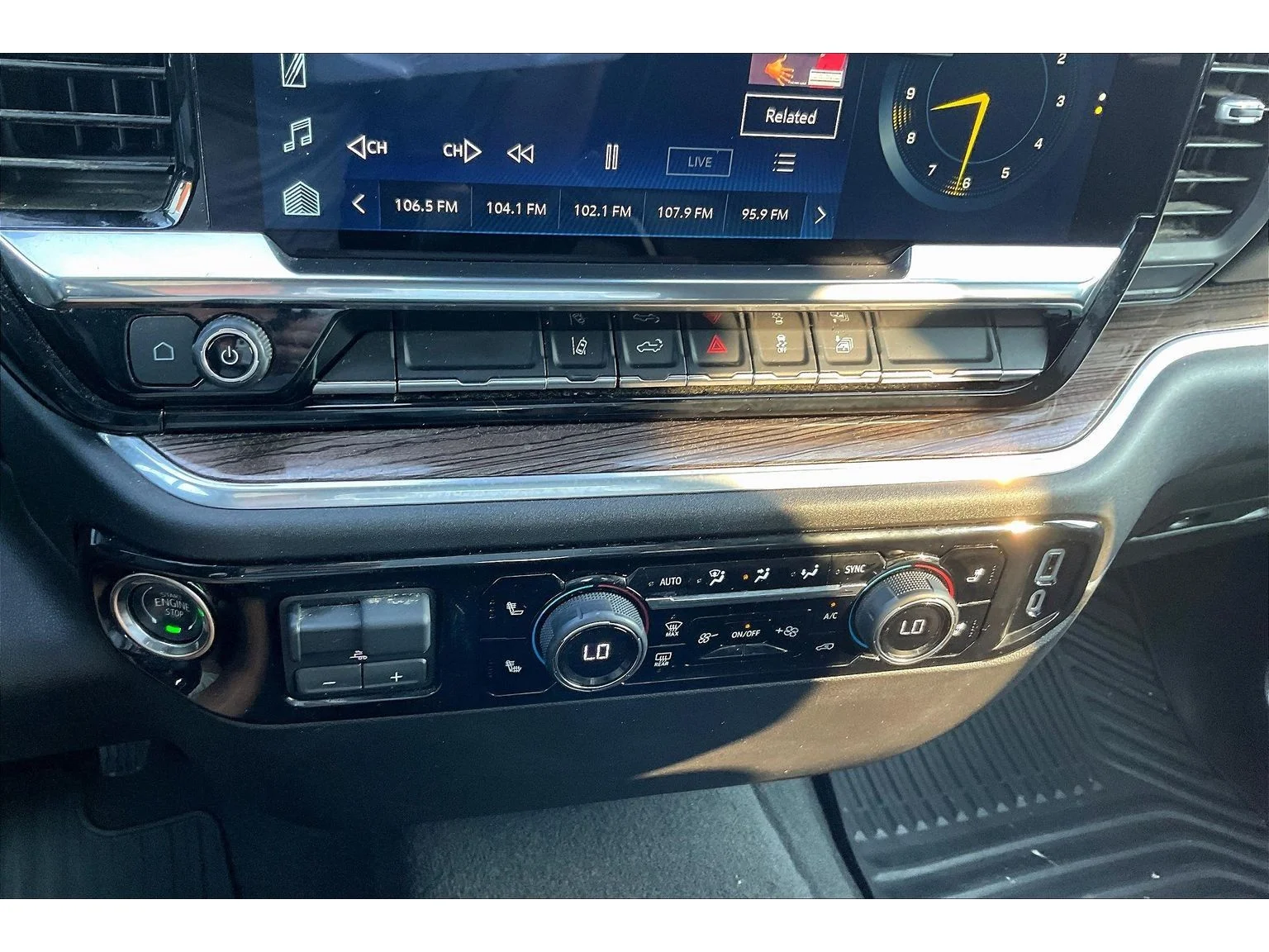 Used 2025 Summit White Chevrolet LT image 21