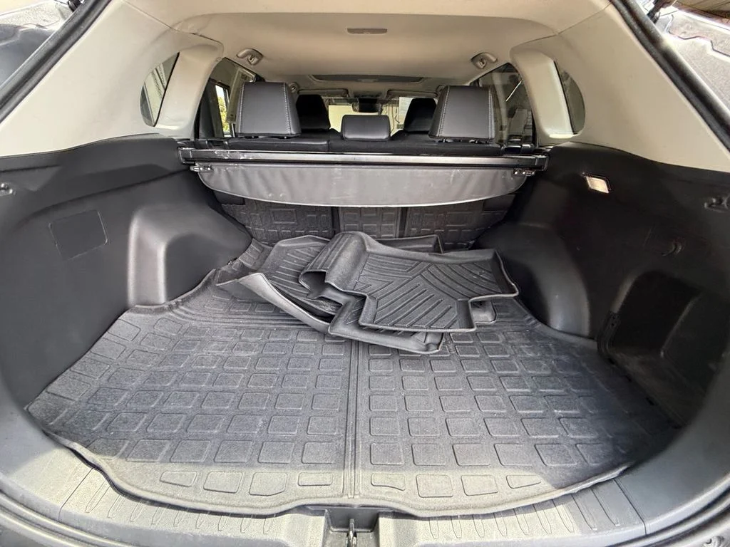 Used 2025 Gray Toyota XLE Premium image 19