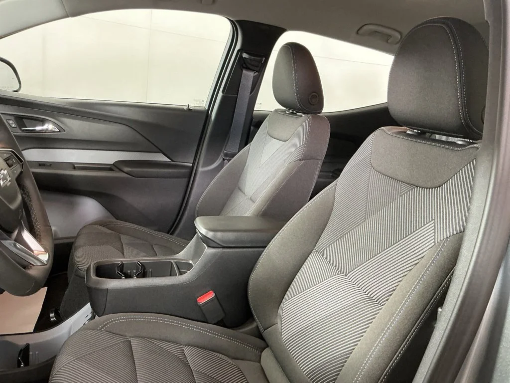 New 2027 Sterling Grey Metallic Chevrolet LT image 4